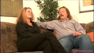 Malibog milf na may malaking jugs makakuha ng sa fuck sa pamamagitan ng kanyang mga kapatid na lalaki sa batas ng pagpapaalam sa kanya pinutukan sa mukha, malaking suso