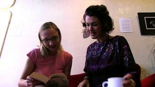 лесбо шлюхі трахацца-Валасаты куст