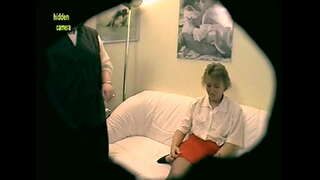 2 tomboy Nanay-play ang isang laruan! Amateurcommunity.xxx