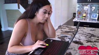 Kapatid Na Babae Nagmamahal Sa Akin - Kiki Klout