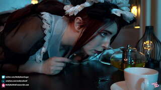 ���ৃঙ্গাকার দাসী