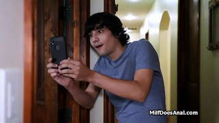 Dildo katika oga, kirefu anal juu ya kitanda