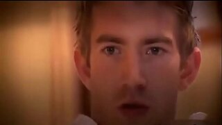 Henessy vede o pas fratele masturbându-se în b