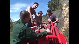 Тэрс хар floozie Келли Starr том knockers дуртай үедээ дөрвөн horny нөхөд цухуйх нь түүний түүний бүх галзуугийн нүх