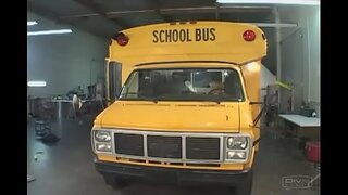 Sexy tiener geeft pov orale seks